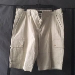 Cargo light kaki cargo shorts never worn